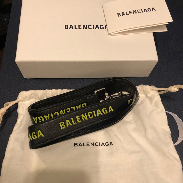 Balenciaga(バレンシアガ)の新品 未使用 BALENCIAGA バレンシアガ キーリング レザーストラップ メンズのファッション小物(キーホルダー)の商品写真