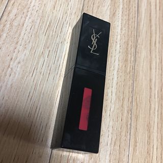 イヴサンローランボーテ(Yves Saint Laurent Beaute)のイヴ・サンローラン ルージュピュールクチュールヴェルニヴィニルクリーム #411(リップグロス)