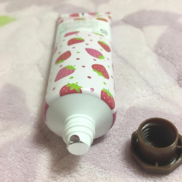 the saem(ザセム)の【新品】ザセム  いちごハンドクリーム♡ コスメ/美容のボディケア(ハンドクリーム)の商品写真