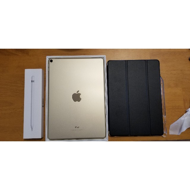 iPad(アイパッド)のipad pro(10.5インチ)WiFi64GGOLD アイペンシル付 スマホ/家電/カメラのPC/タブレット(タブレット)の商品写真