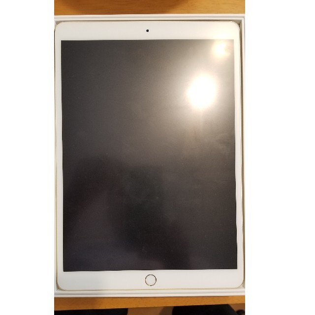 iPad(アイパッド)のipad pro(10.5インチ)WiFi64GGOLD アイペンシル付 スマホ/家電/カメラのPC/タブレット(タブレット)の商品写真