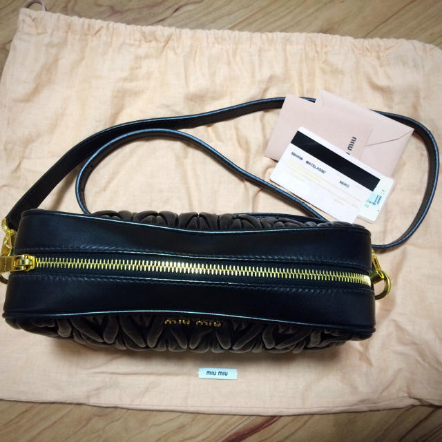 miumiu(ミュウミュウ)の売り切り最終値下げ✨新品未使用✨ミュウミュウ ショルダー レディースのバッグ(ショルダーバッグ)の商品写真