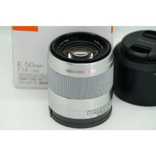 ソニー(SONY)のソニー Eマウント 50mm F1.8 OSS シルバー(SEL50F18S) (レンズ(単焦点))