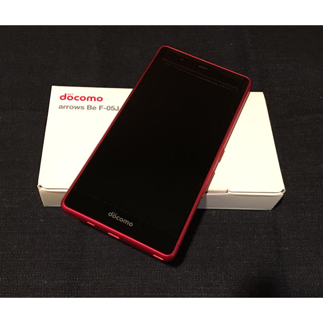 富士通(フジツウ)の【SIMフリー/新品未使用】docomo arrows Be F-05J/赤 スマホ/家電/カメラのスマートフォン/携帯電話(スマートフォン本体)の商品写真