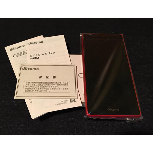 富士通(フジツウ)の【SIMフリー/新品未使用】docomo arrows Be F-05J/赤 スマホ/家電/カメラのスマートフォン/携帯電話(スマートフォン本体)の商品写真