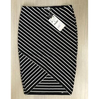 ザラ(ZARA)の☆SALE☆ ZARA  ボーダースカート(紺)新品・未使用品(ひざ丈スカート)