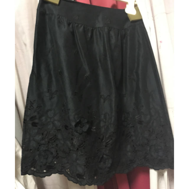 LOUNIE(ルーニィ)のルーニィ 花柄刺繍 タイトスカート レディースのスカート(ミニスカート)の商品写真