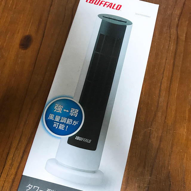 Buffalo(バッファロー)のUSB 接続 タワー型扇風機 スマホ/家電/カメラの冷暖房/空調(扇風機)の商品写真