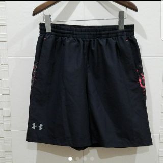 アンダーアーマー(UNDER ARMOUR)のアンダーアーマー　ショートパンツ　ブラック迷彩(ショートパンツ)