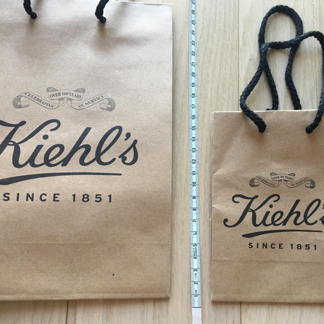 Kiehl's(キールズ)のキールズ紙袋 4枚+ミニサイズ1枚  おまけ3枚 レディースのバッグ(ショップ袋)の商品写真