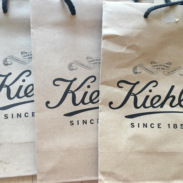 Kiehl's(キールズ)のキールズ紙袋 4枚+ミニサイズ1枚  おまけ3枚 レディースのバッグ(ショップ袋)の商品写真