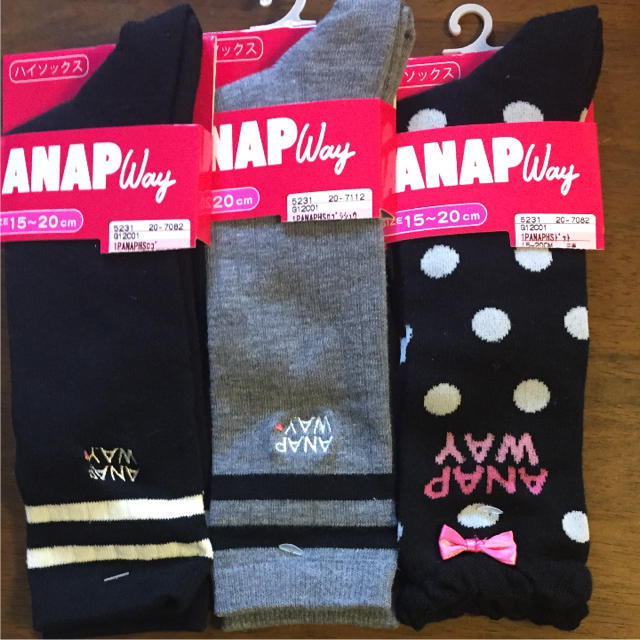 ANAP Kids(アナップキッズ)の15 16 17 18 19 20 新品 靴下 ハイソックス 3足 女の子 キッズ/ベビー/マタニティのこども用ファッション小物(靴下/タイツ)の商品写真