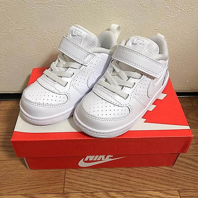 NIKE(ナイキ)の新品・未使用 NIKE ナイキ キッズ スニーカー 13cm キッズ/ベビー/マタニティのベビー靴/シューズ(~14cm)(スニーカー)の商品写真