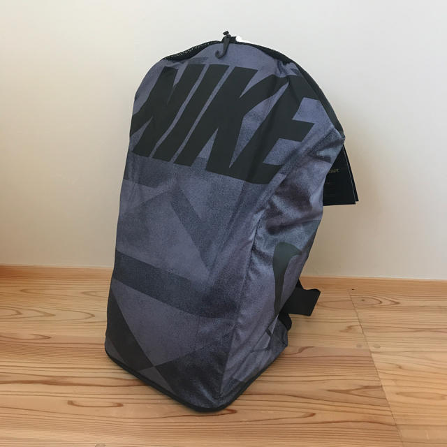 NIKE(ナイキ)のNIKE ダッフルバッグ ボストンバッグ グレー柄 52L メンズのバッグ(ボストンバッグ)の商品写真