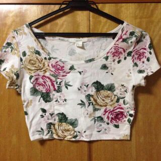 フォーエバートゥエンティーワン(FOREVER 21)の花柄ミニ丈Tシャツ(Tシャツ(半袖/袖なし))