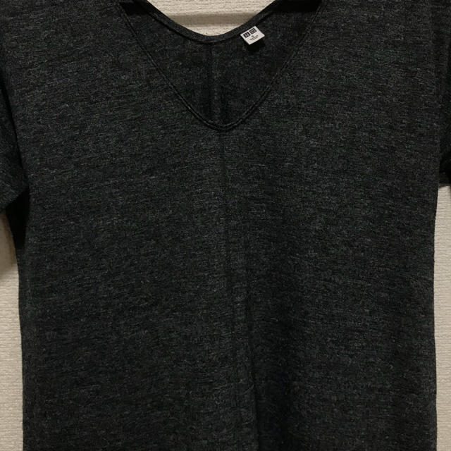 UNIQLO(ユニクロ)の送料無料❗️UNIQLO ロング丈VネックTシャツ グレー Sサイズ レディースのトップス(Tシャツ(半袖/袖なし))の商品写真
