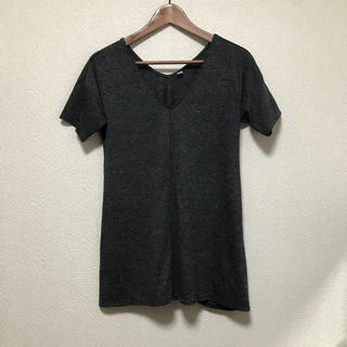 ユニクロ(UNIQLO)の送料無料❗️UNIQLO ロング丈VネックTシャツ グレー Sサイズ(Tシャツ(半袖/袖なし))