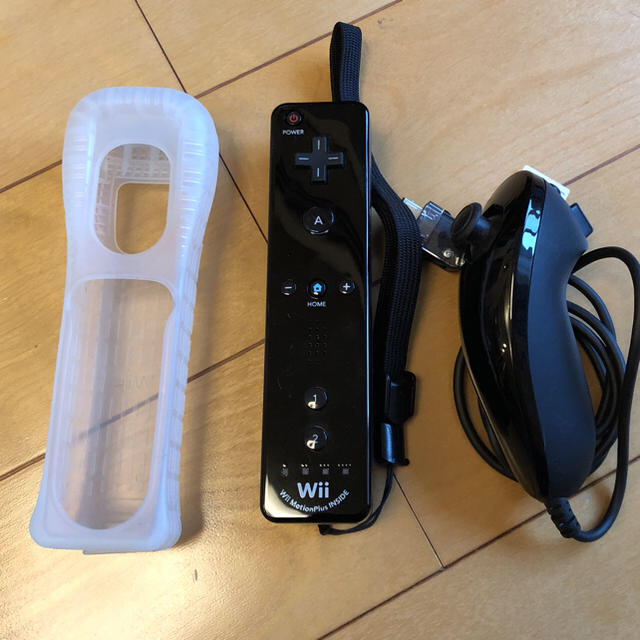 Wii(ウィー)のwii リモコン プラス ヌンチャク エンタメ/ホビーのゲームソフト/ゲーム機本体(家庭用ゲーム機本体)の商品写真