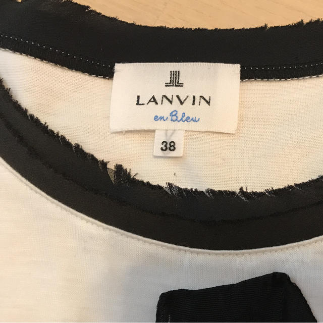 LANVIN en Bleu(ランバンオンブルー)のランバンオンブルーホワイトリボンTシャツ2018今期完売品 レディースのトップス(Tシャツ(半袖/袖なし))の商品写真