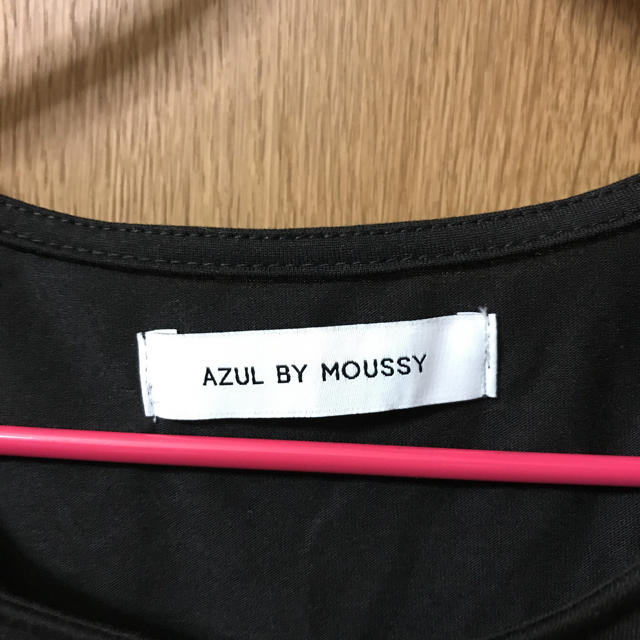 AZUL by moussy(アズールバイマウジー)のAZUL BY MOUSS肩開きトップス レディースのトップス(Tシャツ(半袖/袖なし))の商品写真