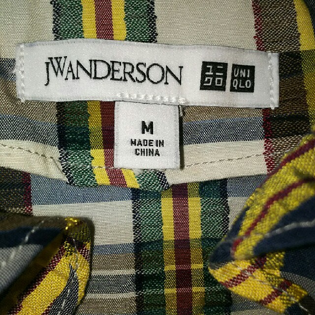 J.W.ANDERSON(ジェイダブリューアンダーソン)の店舗限定 売りきれ入手困難 UNIQLO×JWANDERSON フリルブラウス レディースのトップス(シャツ/ブラウス(長袖/七分))の商品写真