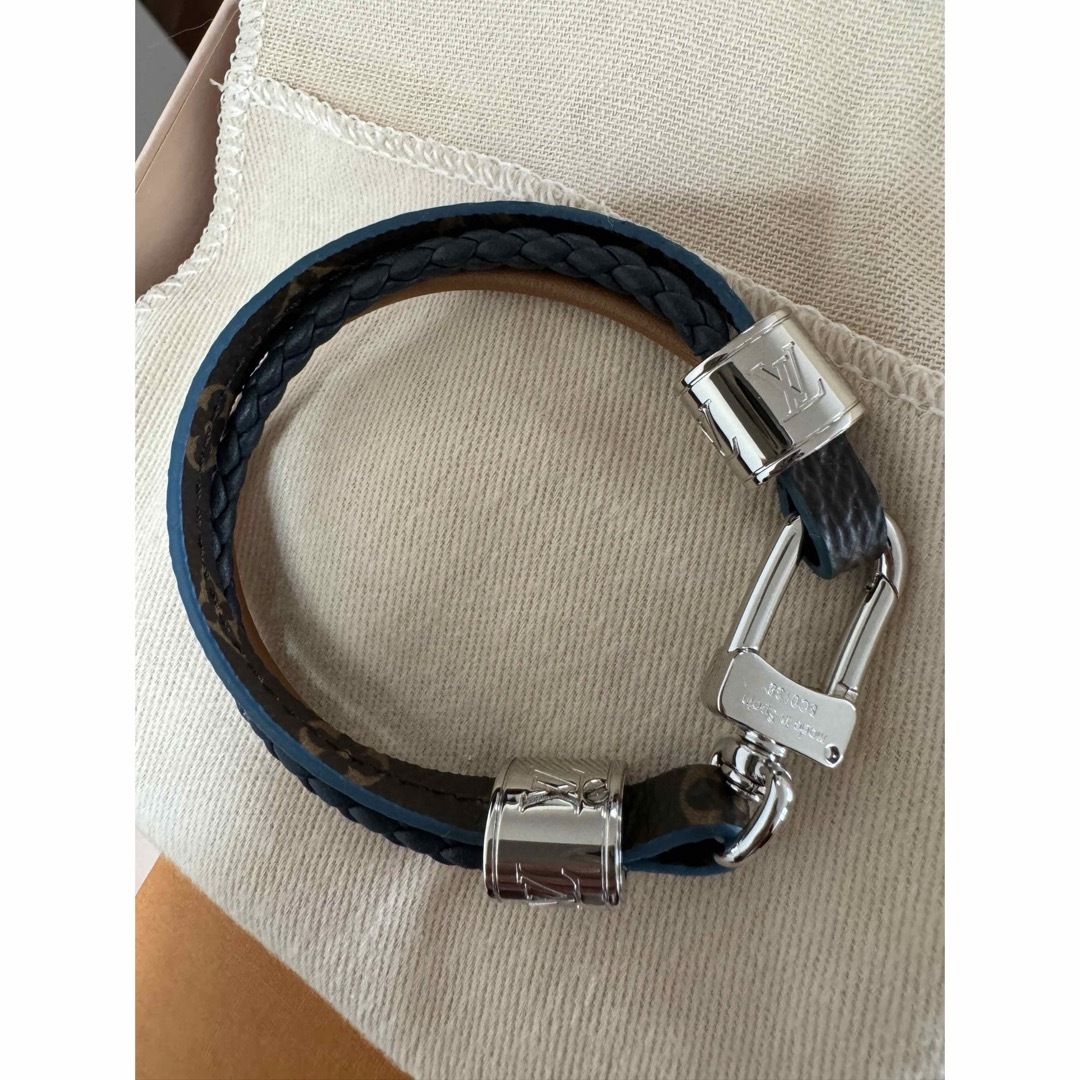 LOUIS VUITTON - 新品 国内正規品 ルイヴィトン ブラスレ・LV LOUIS VUITTON - 新品 国内正規品 ルイヴィトン ブラスレ・LV