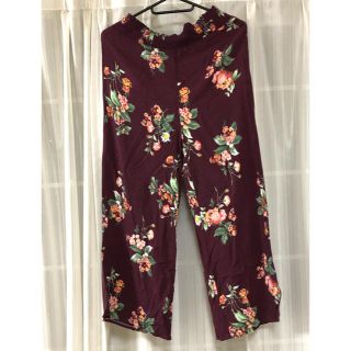 ザラ(ZARA)の1回のみの使用！花柄ガウチョパンツ！ウエストゴムでラクです。S〜LサイズまでOK(カジュアルパンツ)