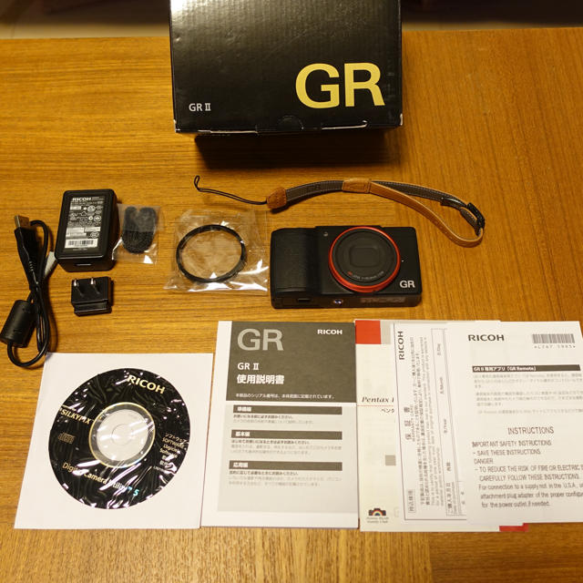 RICOH(リコー)のRICOH GRII レッドリング その他おまけ付き リコー スマホ/家電/カメラのカメラ(コンパクトデジタルカメラ)の商品写真