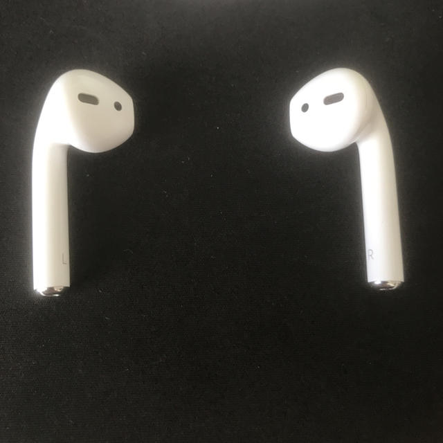 Apple(アップル)のAir Pods スマホ/家電/カメラのオーディオ機器(ヘッドフォン/イヤフォン)の商品写真