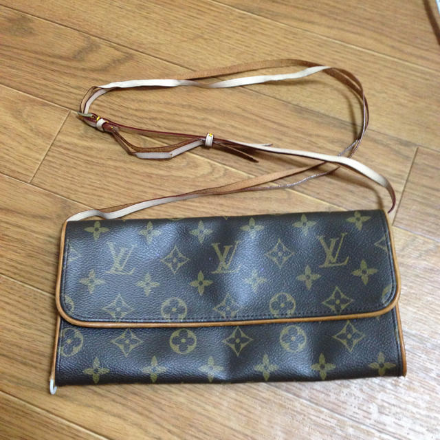 LOUIS VUITTON(ルイヴィトン)の『LV』ヴィトン 激安 訳有り レディースのバッグ(クラッチバッグ)の商品写真