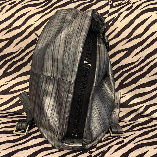 kawakawa カワカワ 25bisレザーリュック 美品 | myglobaltax.com