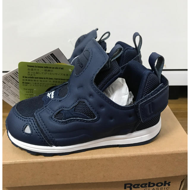 Reebok(リーボック)のsho様専用 ポンプフューリー 13センチ ネイビー キッズ キッズ/ベビー/マタニティのベビー靴/シューズ(~14cm)(スニーカー)の商品写真