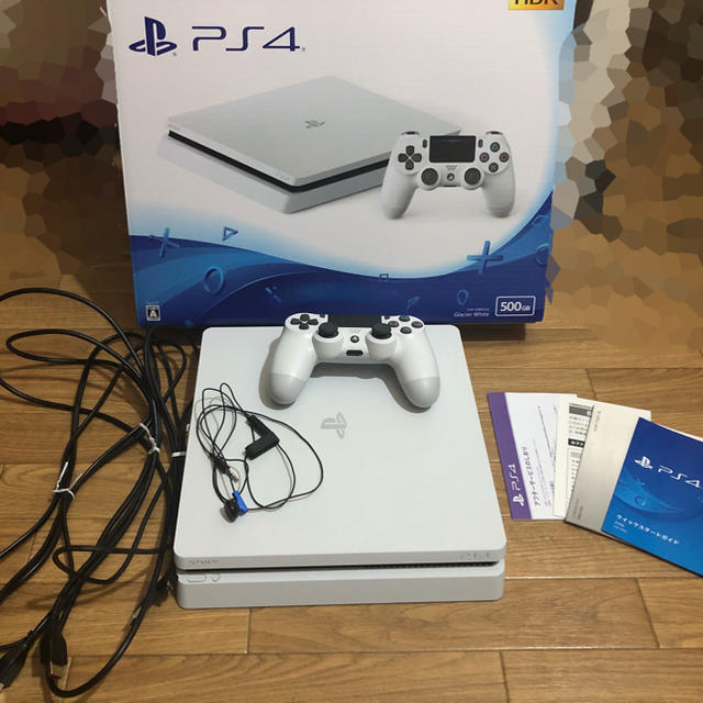 PS4 グレイシャー・ホワイト 500GB エンタメ/ホビーのゲームソフト/ゲーム機本体(家庭用ゲーム機本体)の商品写真