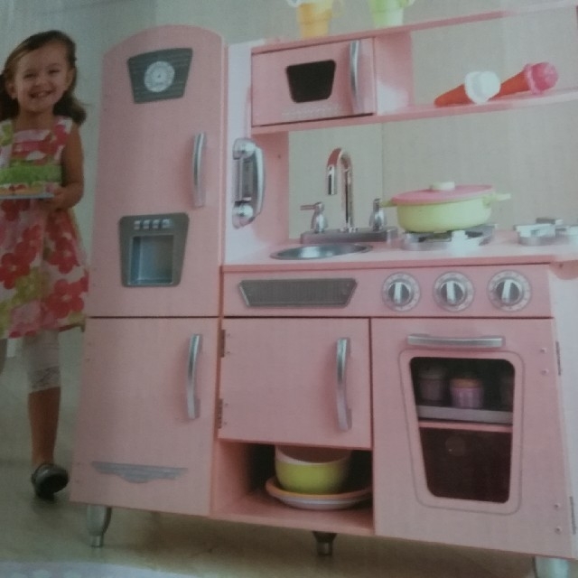 BorneLund(ボーネルンド)のキッドクラフト製おままごと台所セット「ピンクビンテージキッチン」Kidkraft ハンドメイドのキッズ/ベビー(おもちゃ/雑貨)の商品写真