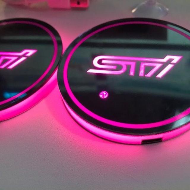 STI LED コースター【桃 ピンク】 ドリンクホルダーイルミ カップホルダーの通販 by JAPAN AUTO PARTS｜ラクマ