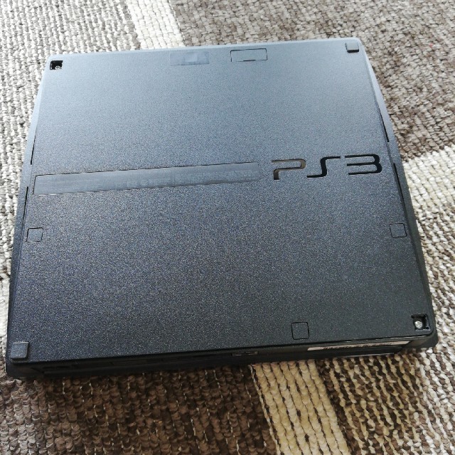 PlayStation3(プレイステーション3)のＰｌａｙＳｔａｔｉｏｎ３（１２０ＧＢ）（ＣＥＣＨ２０００Ａ） 
 エンタメ/ホビーのゲームソフト/ゲーム機本体(家庭用ゲーム機本体)の商品写真