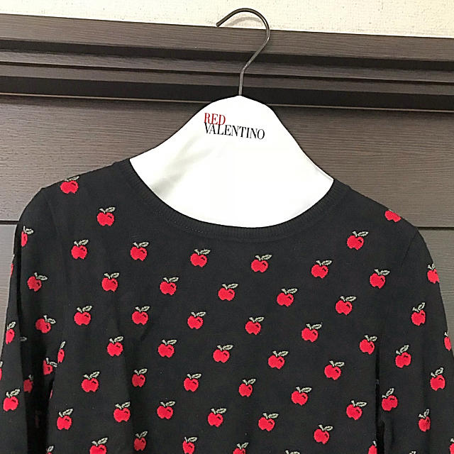 RED VALENTINO(レッドヴァレンティノ)の【お値下げ】RED VALENTINO オリジナルハンガー レディースのワンピース(ミニワンピース)の商品写真