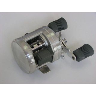 SHIMANO - ☆値引き☆シマノ カルカッタ100 ベイトリールの通販 by