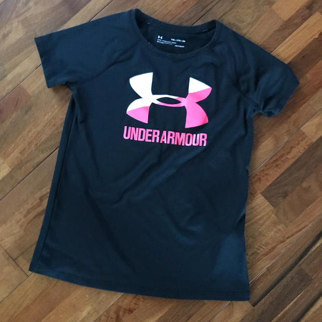 UNDER ARMOUR(アンダーアーマー)のTシャツ レディースのトップス(Tシャツ(半袖/袖なし))の商品写真