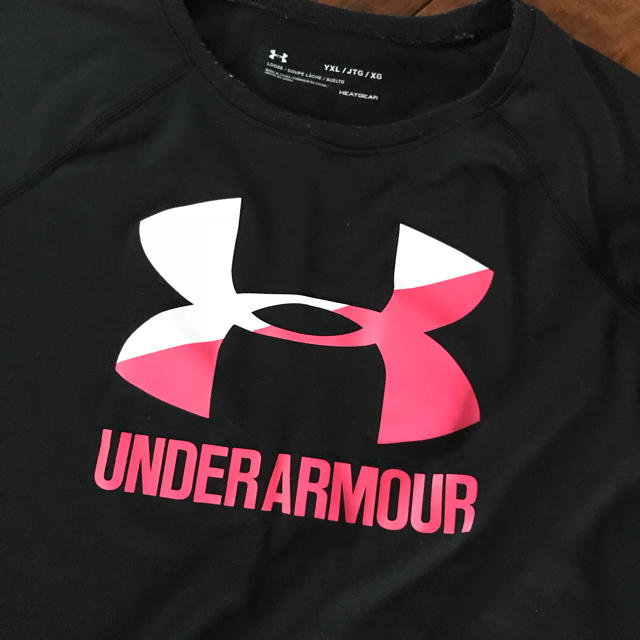 UNDER ARMOUR(アンダーアーマー)のTシャツ レディースのトップス(Tシャツ(半袖/袖なし))の商品写真