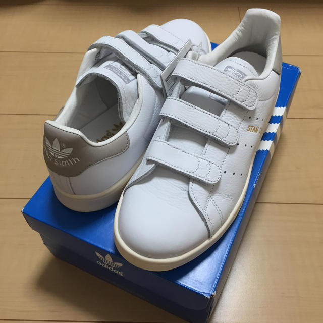 adidas(アディダス)のadidas スタンスミス グレー ベルクロ 26cm メンズの靴/シューズ(スニーカー)の商品写真