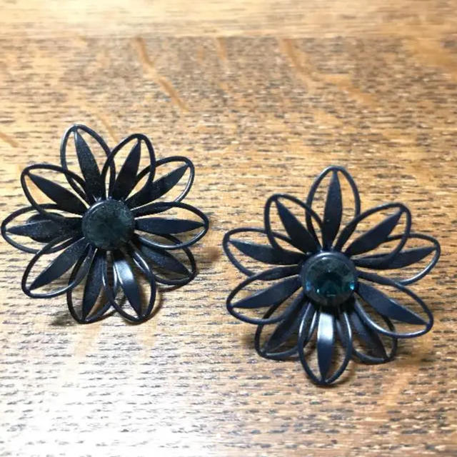 petite robe noire  ピアス