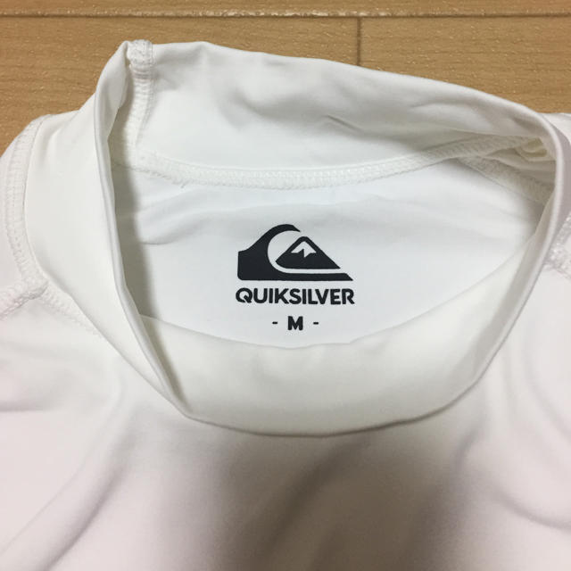 QUIKSILVER(クイックシルバー)のwans様専用☆クイックシルバー ラッシュガード☆Mサイズ メンズの水着/浴衣(水着)の商品写真