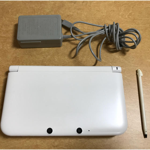 携帯用ゲーム機本体3DSLL(充電器・おまけ付き)