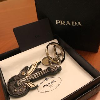 プラダ(PRADA)のyun〆様専用☆新品、大幅値下げ！☆PRADA キーホルダー ギター キーリング(キーホルダー)