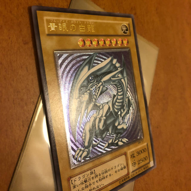 遊戯王(ユウギオウ)の遊戯王 青眼の白龍 sm-51 レリーフ 美品 エンタメ/ホビーのトレーディングカード(シングルカード)の商品写真