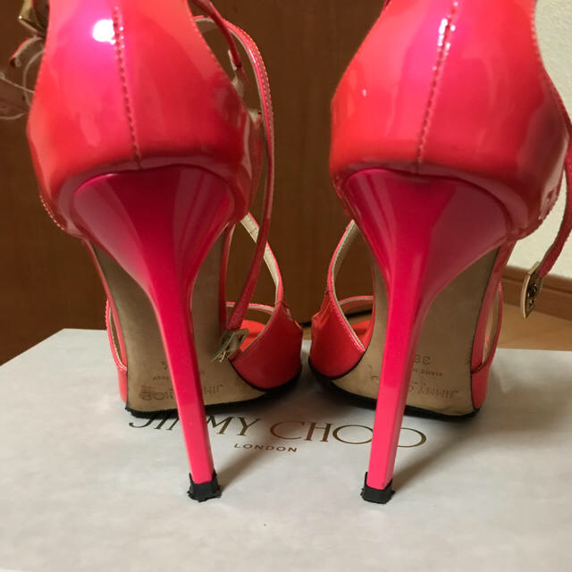 JIMMY CHOO(ジミーチュウ)のジミーチュウのピンクサンダル レディースの靴/シューズ(サンダル)の商品写真