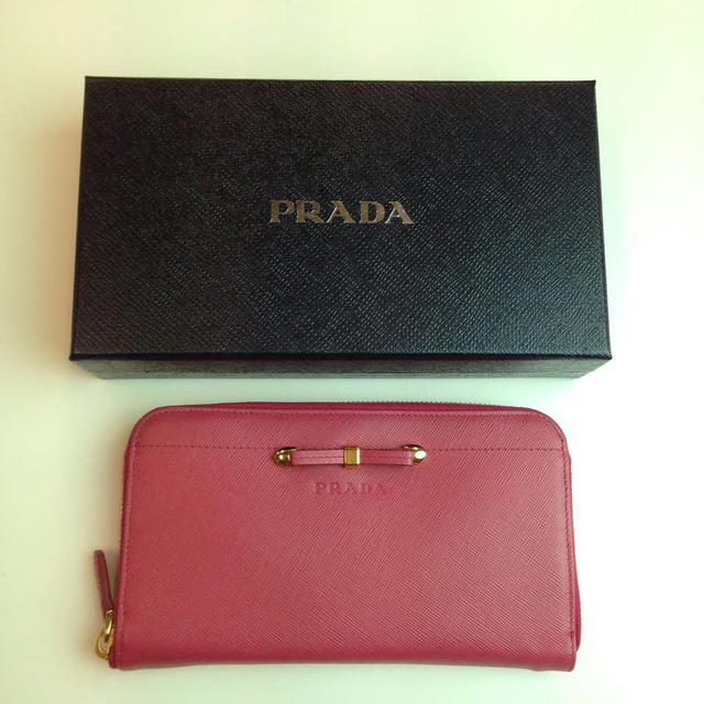 PRADAラウンドファスナー長財布 PRADAラウンドファスナー長財布