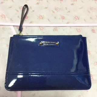 バーバリーブルーレーベル(BURBERRY BLUE LABEL)の新品未使用。BURBERRY BLUE LABEL ノベルティ エナメルポーチ(ポーチ)