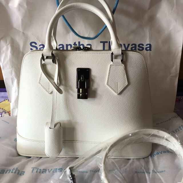 Samantha Thavasa(サマンサタバサ)のサマンサタバサ レディアゼル  ホワイト レディースのバッグ(ハンドバッグ)の商品写真